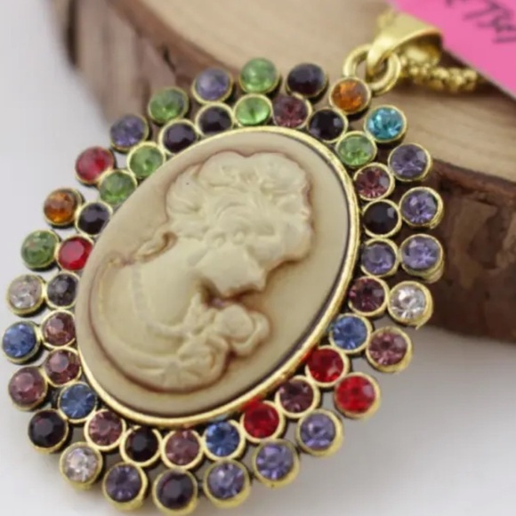 BETSEY JOHNSON GODESS STATUE RHINESTONE NECKLACE - Picture 3 of 5